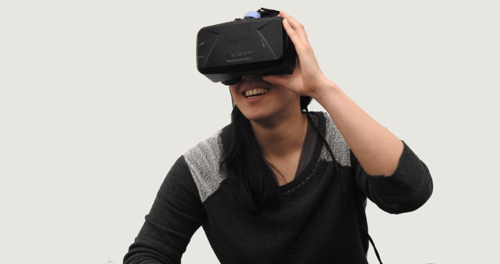 Virtuaalitodellisuus (Virtual Reality) on pikkuhiljaa rantautumassa nettikasinoille jäädäkseen - pelaa rahapelejä VR-laseilla! Lue lisää aiheesta tästä.